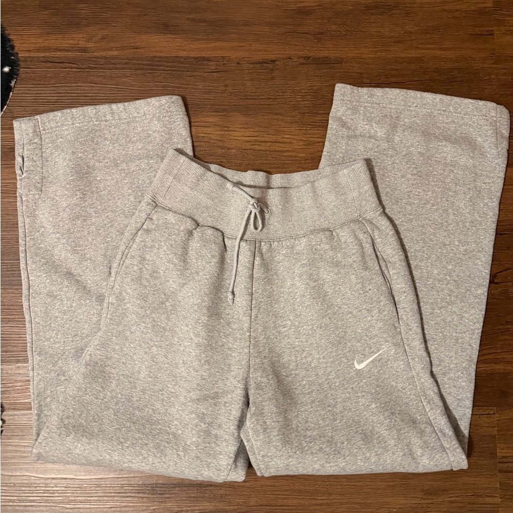 SOLD!! Nike Women’s Light Gray Joggers